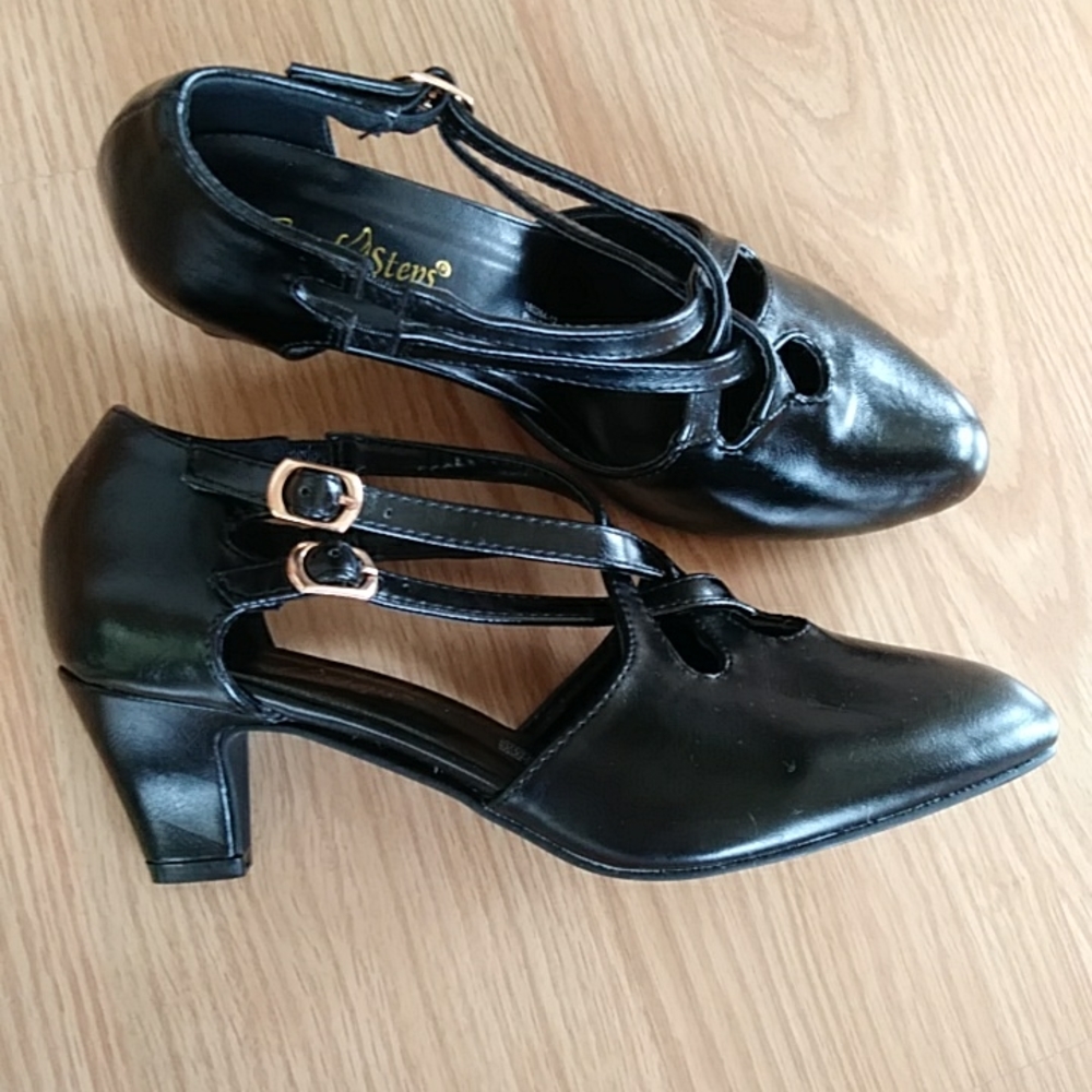 Beacon Angel Steps Criss Cross Strappy Willow Pumps 7.5 Medium Black